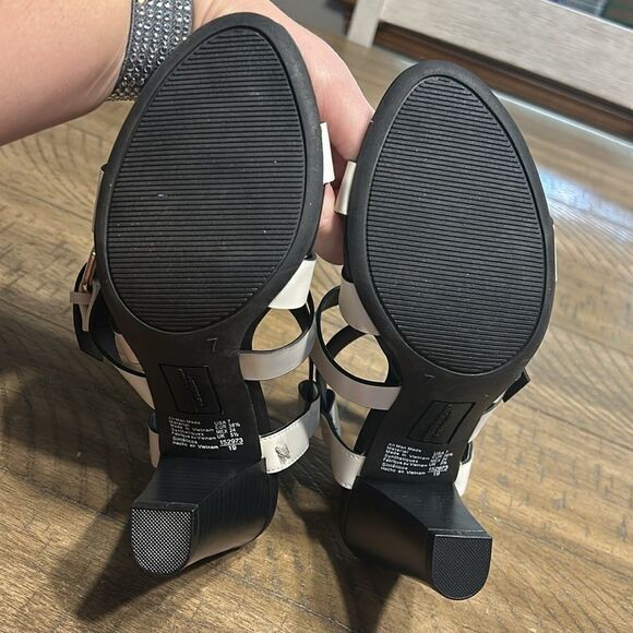 NWOT Christian Siriano strappy heels size 7 - Picture 5 of 14